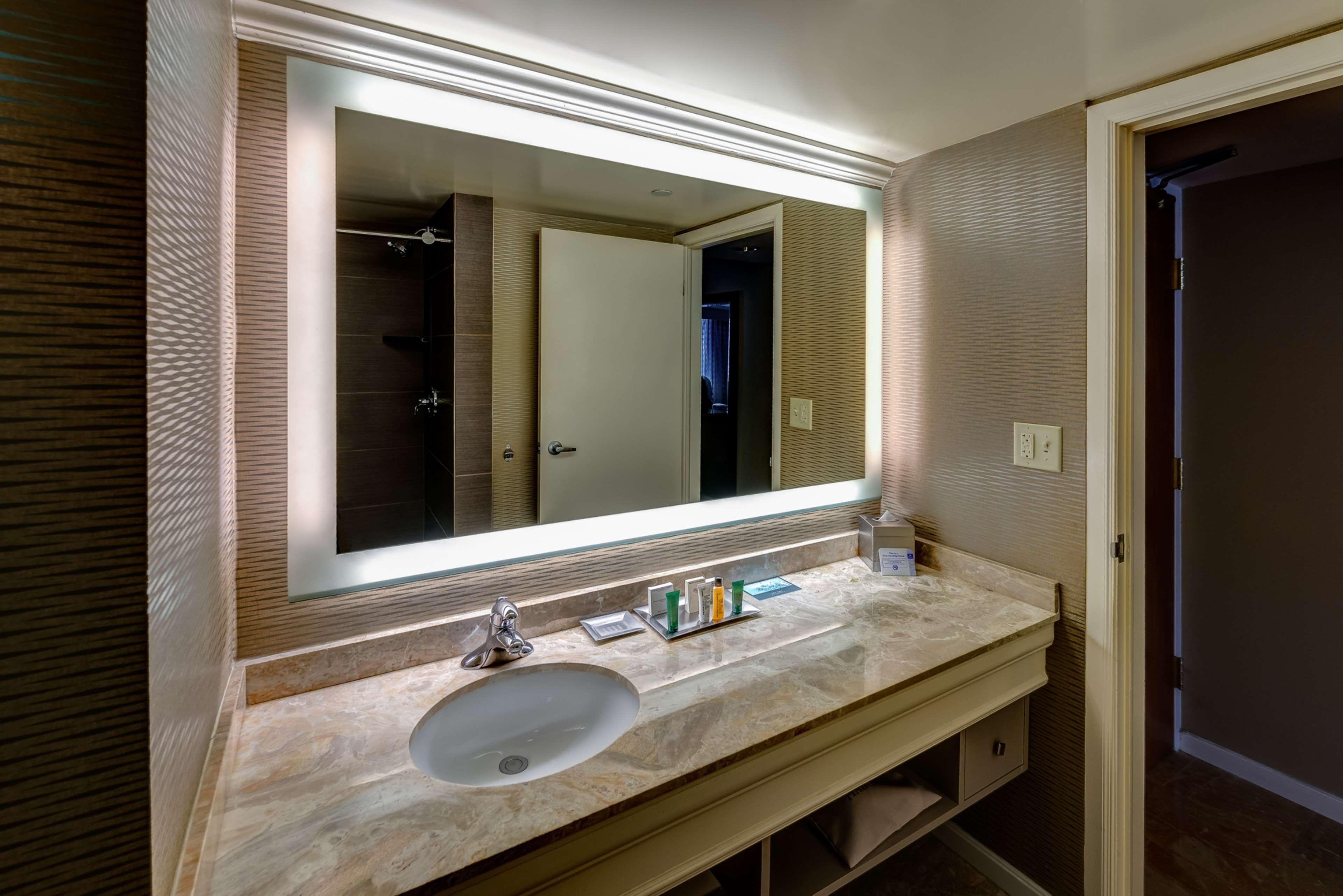 Doubletree By Hilton Akron Феърлоун Екстериор снимка
