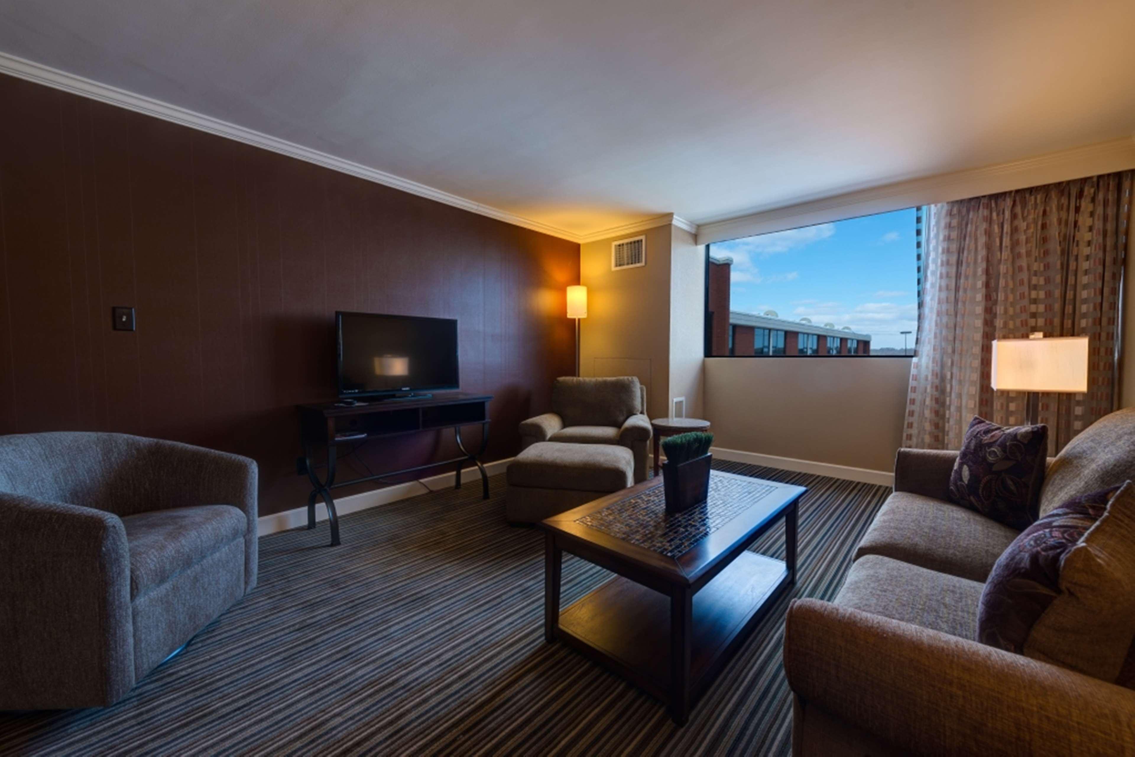 Doubletree By Hilton Akron Феърлоун Екстериор снимка