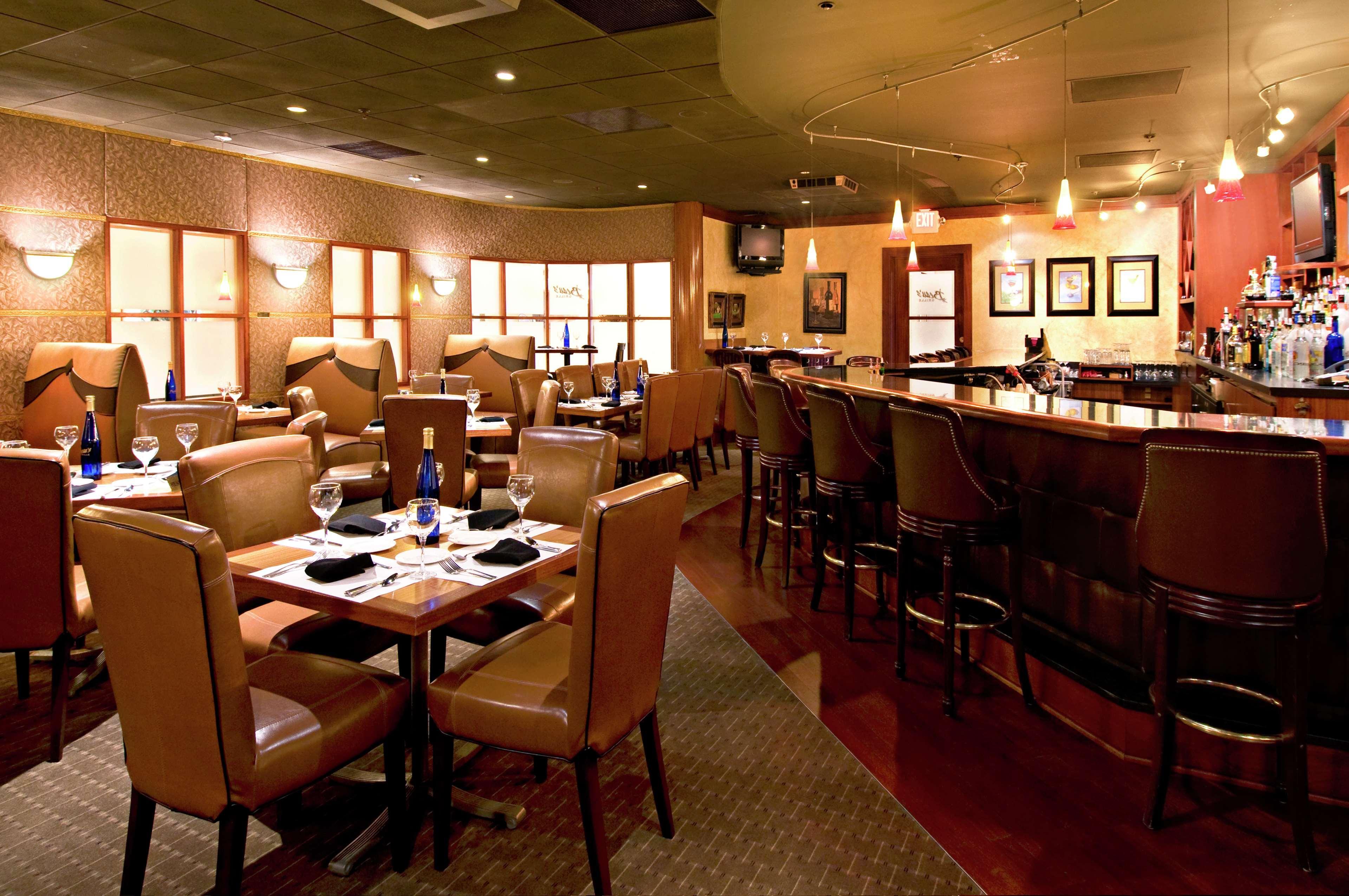 Doubletree By Hilton Akron Феърлоун Ресторант снимка