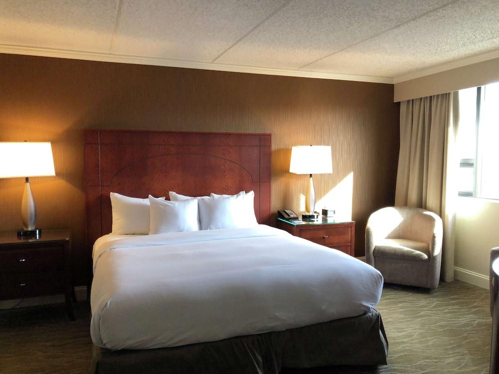 Doubletree By Hilton Akron Феърлоун Екстериор снимка