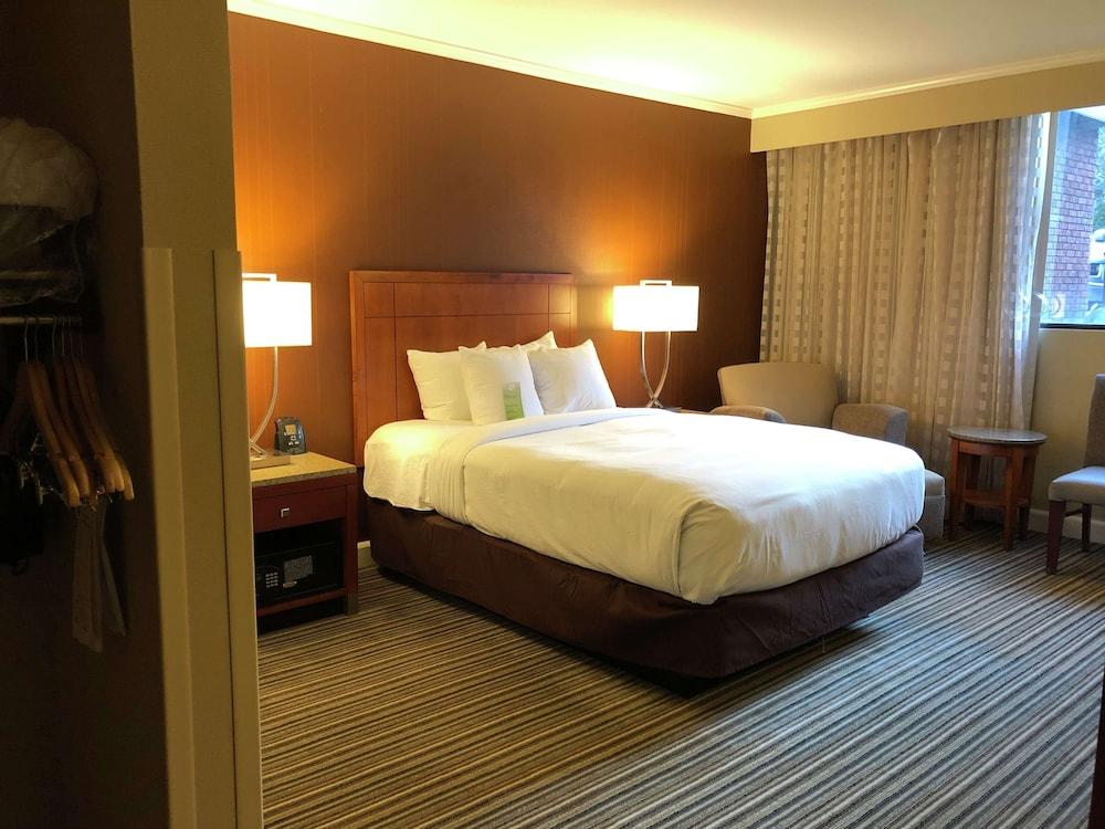 Doubletree By Hilton Akron Феърлоун Екстериор снимка