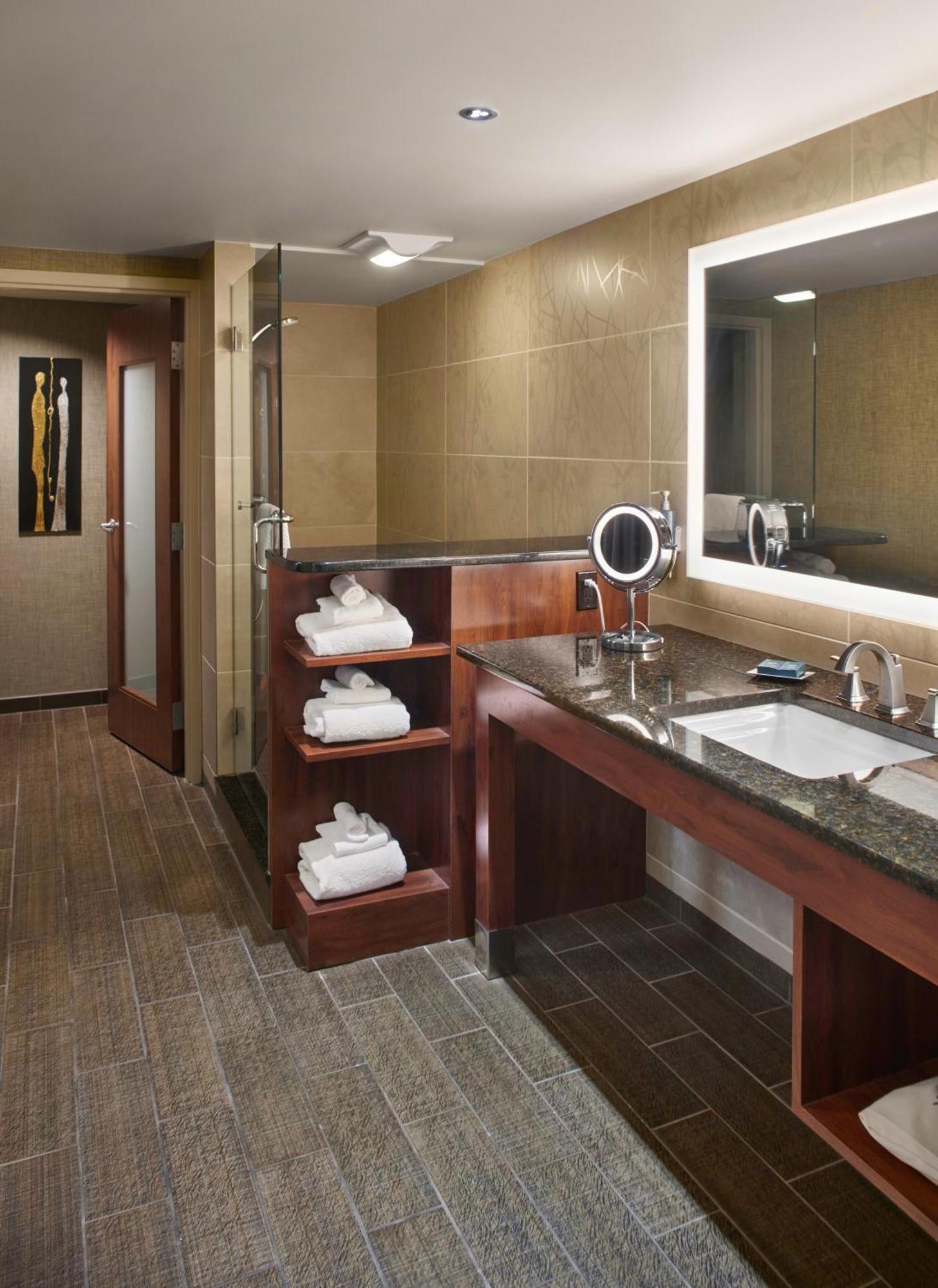 Doubletree By Hilton Akron Феърлоун Екстериор снимка