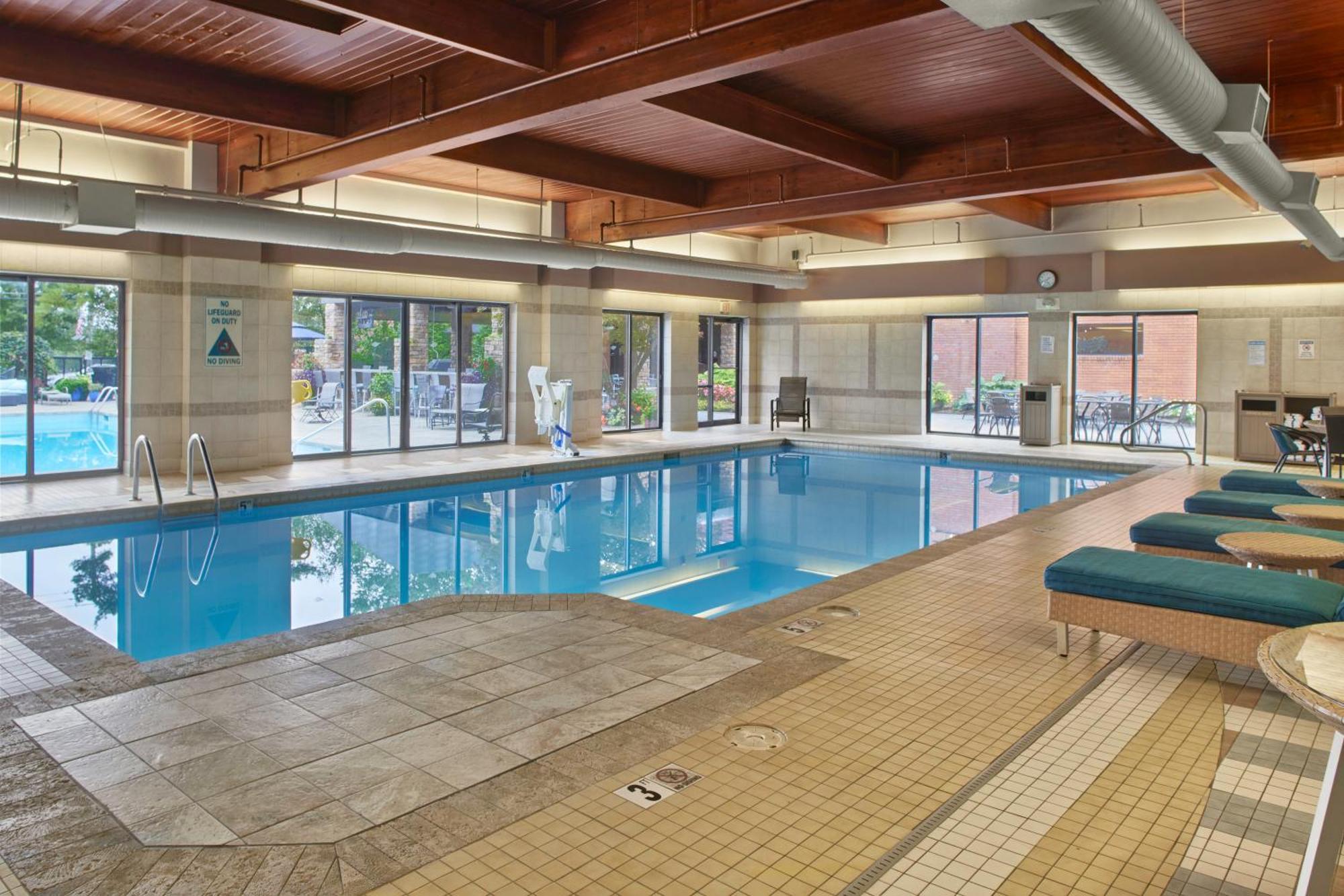 Doubletree By Hilton Akron Феърлоун Екстериор снимка