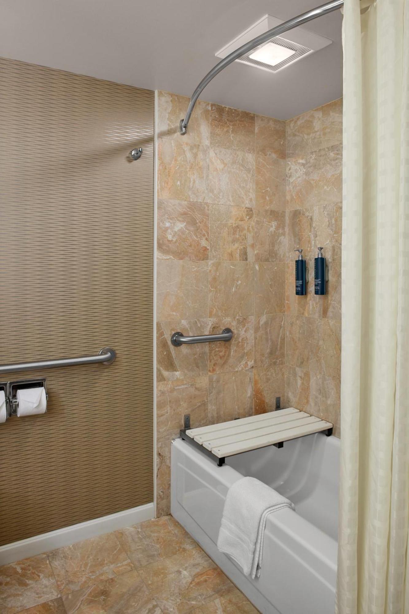 Doubletree By Hilton Akron Феърлоун Екстериор снимка
