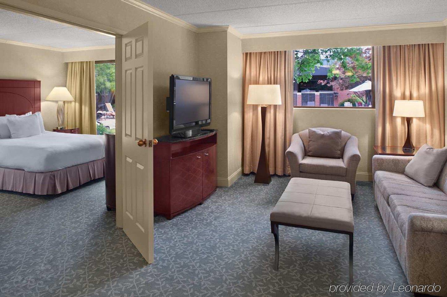 Doubletree By Hilton Akron Феърлоун Стая снимка