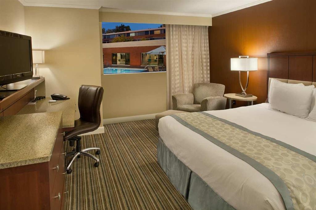 Doubletree By Hilton Akron Феърлоун Стая снимка