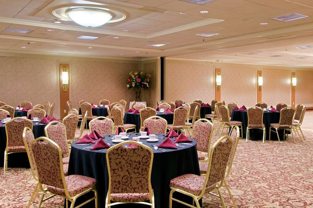 Doubletree By Hilton Akron Феърлоун Съоръжения снимка